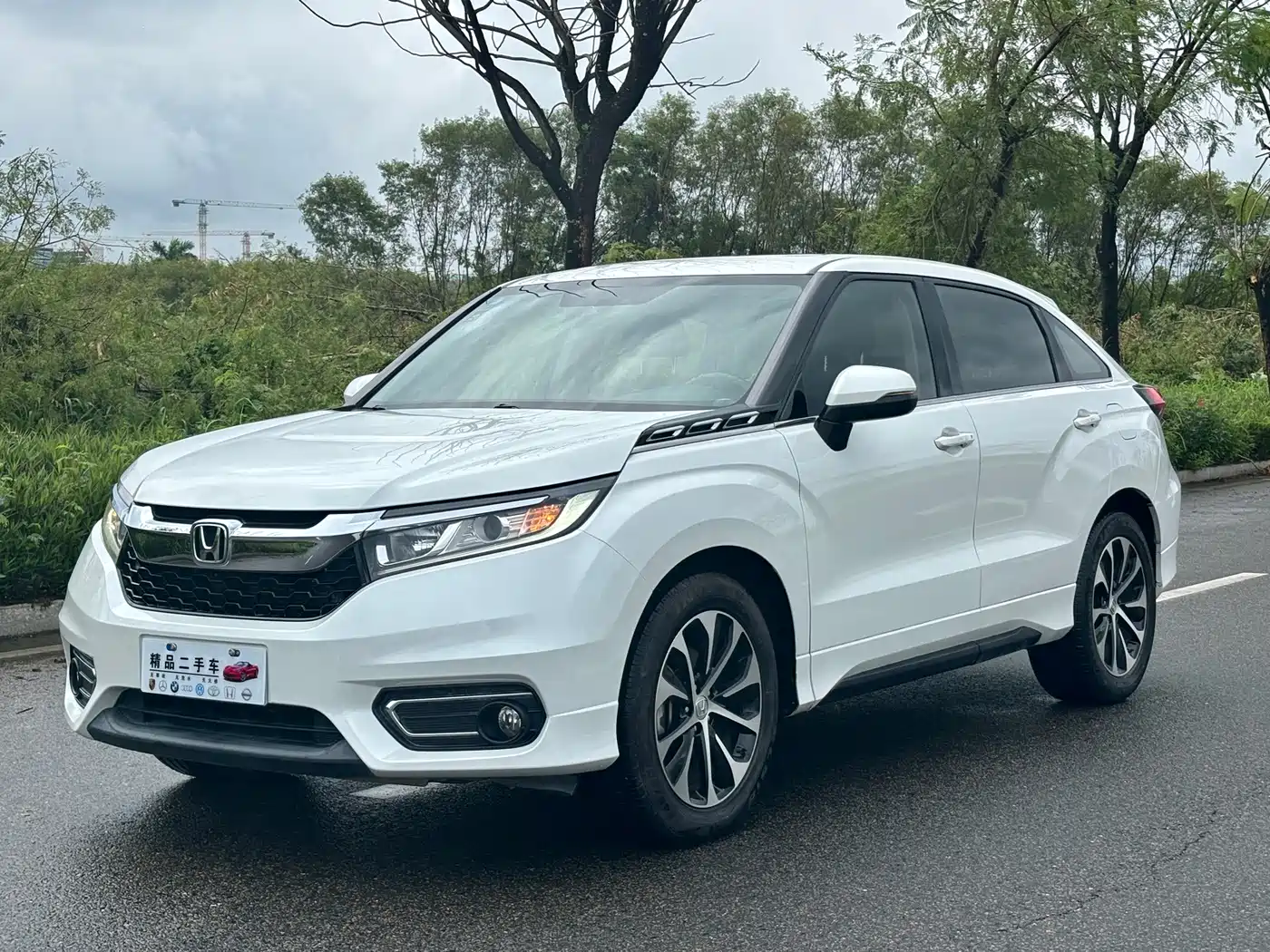 Photo 1 - Honda Avancier