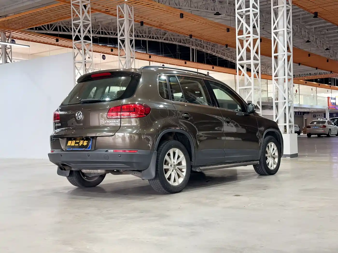 VOLKSWAGEN TIGUAN