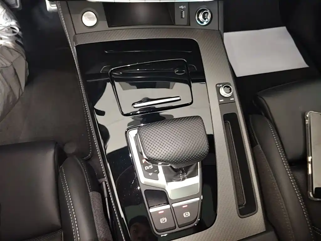 Audi Q5L 2024 Model 40 TFSI Luxury Dynamic фото 21