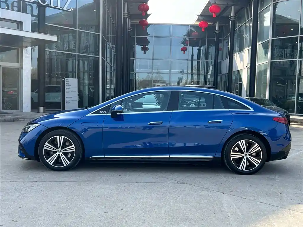 MERCEDES-BENZ EQE