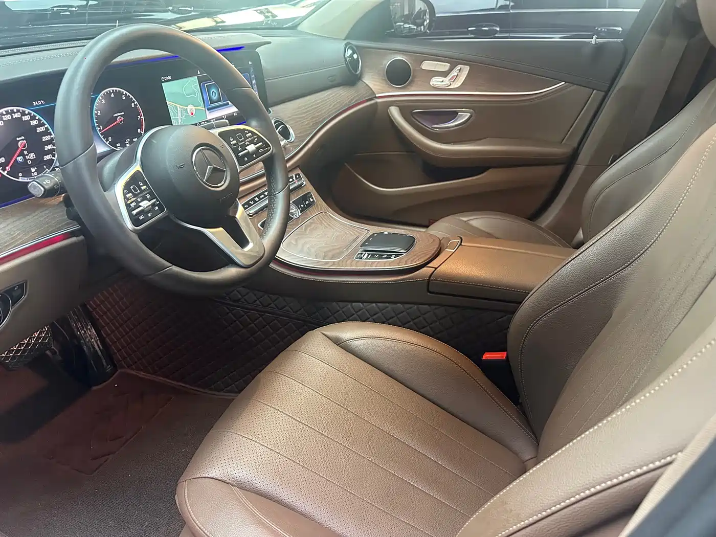 Mercedes-Benz E-Class 2020 E 300 L Fashion фото 7