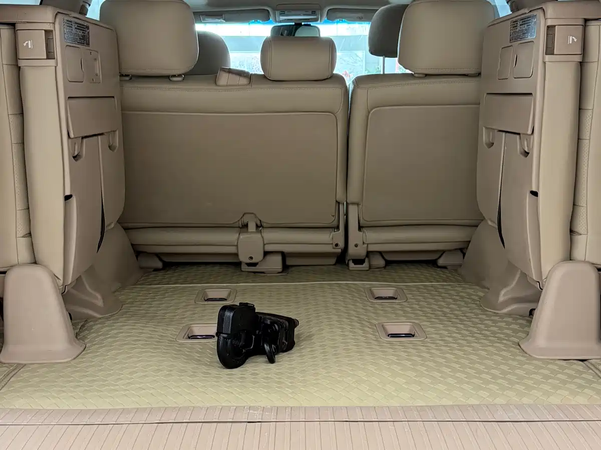 Toyota Land Cruiser (Import) 2015 4.0L V6 Middle East Limited Edition фото 12