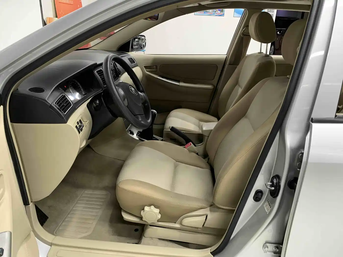 Toyota Corolla 2013 1.6L Manual Excellence Edition фото 7