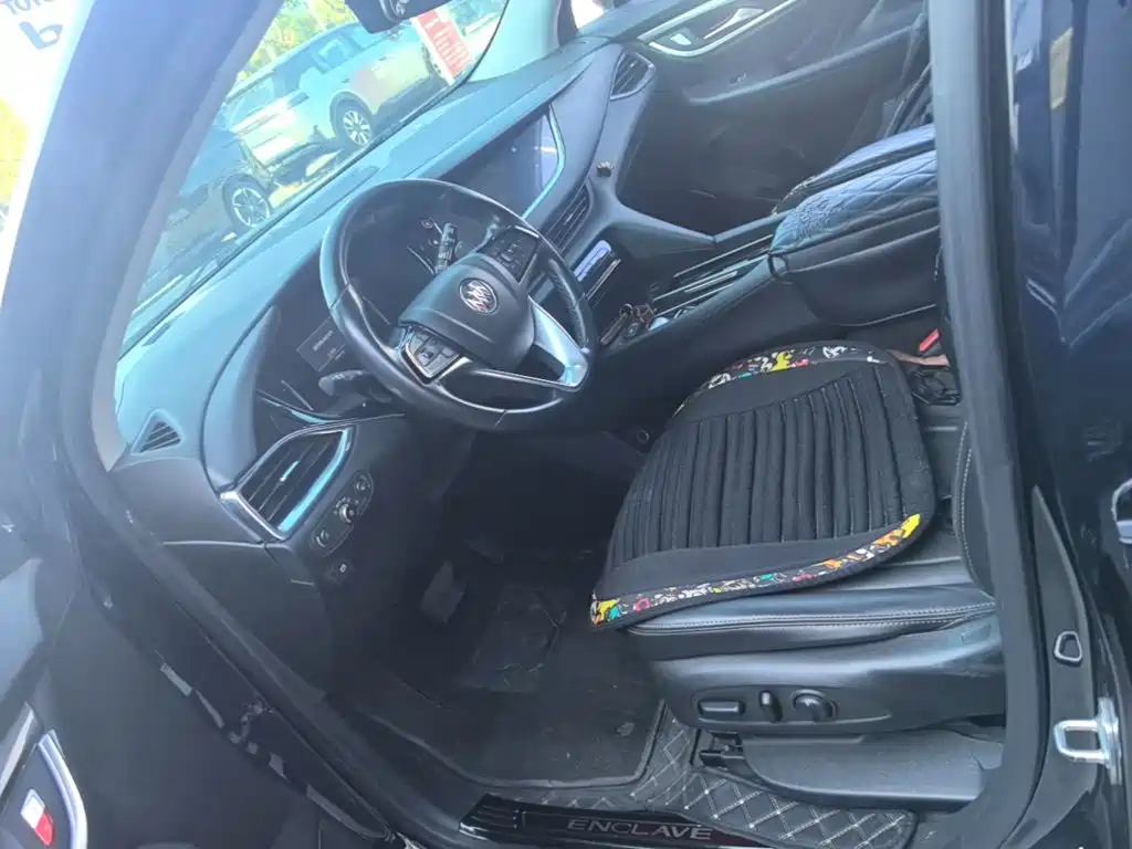 Photo 15 - Buick Enclave