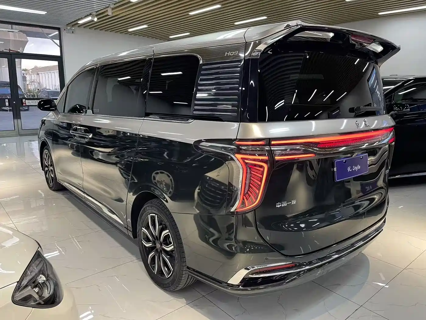 Hongqi HQ9 2023 2.0T Smart Connect Flagship фото 4