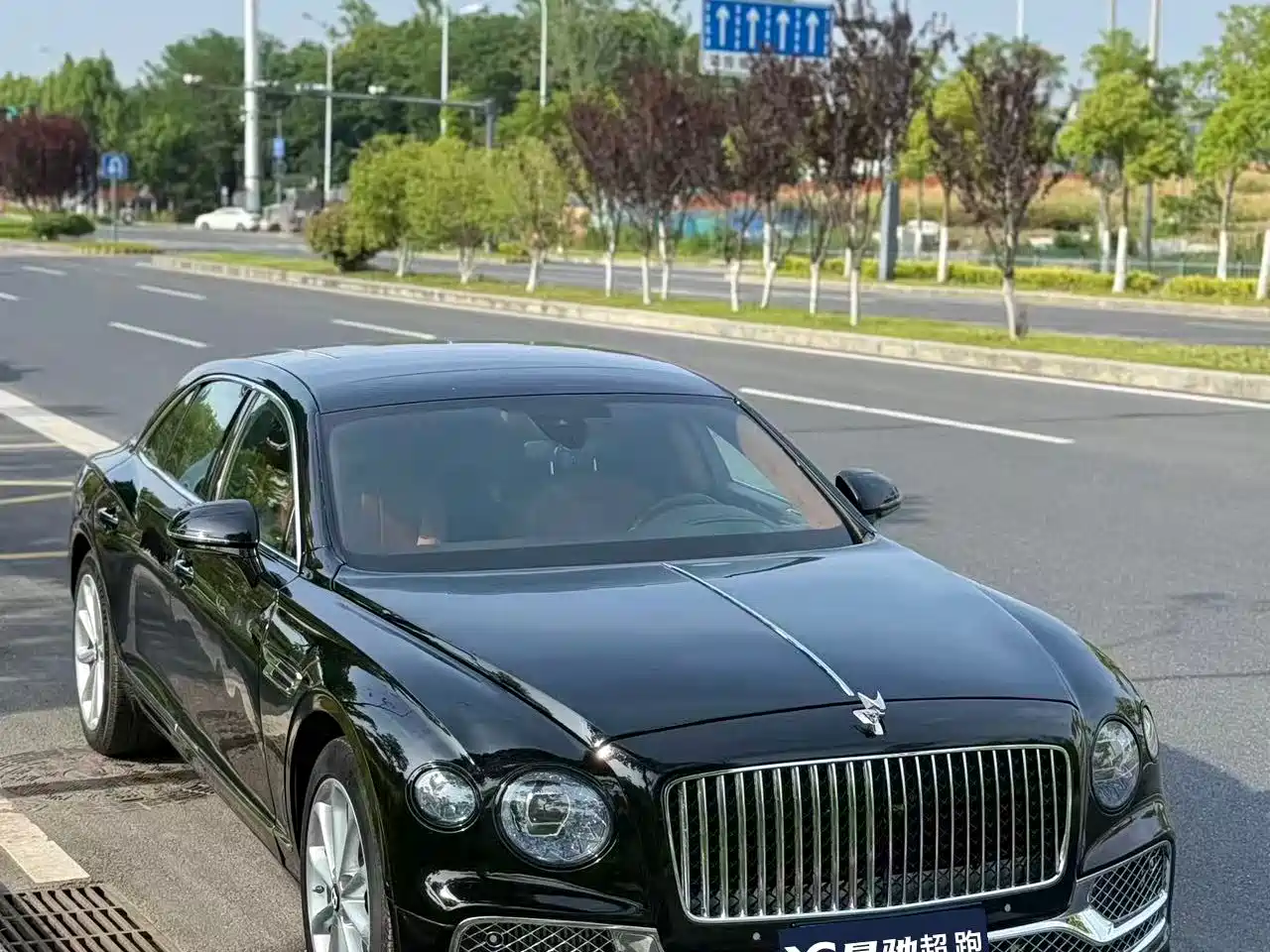 Bentley Flying Spur 2021 4.0T V8 Standard Version фото 3