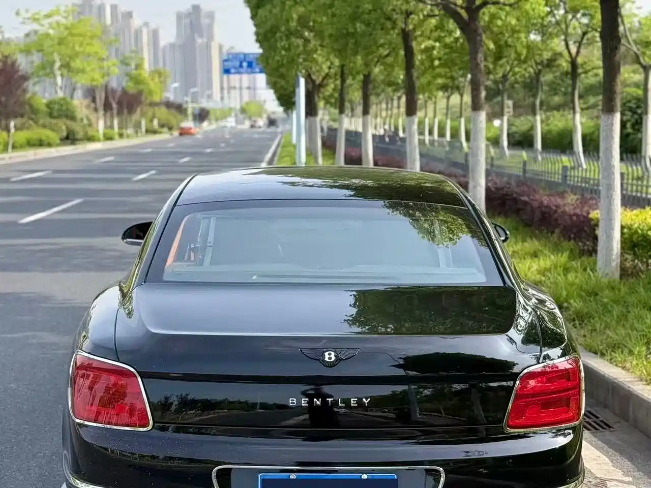Bentley Flying Spur 2021 4.0T V8 Standard Version фото 4