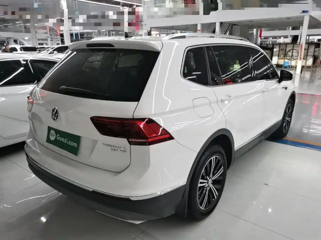 Volkswagen Tiguan L 2018 380TSI Automatic AWD Luxury Edition фото 7