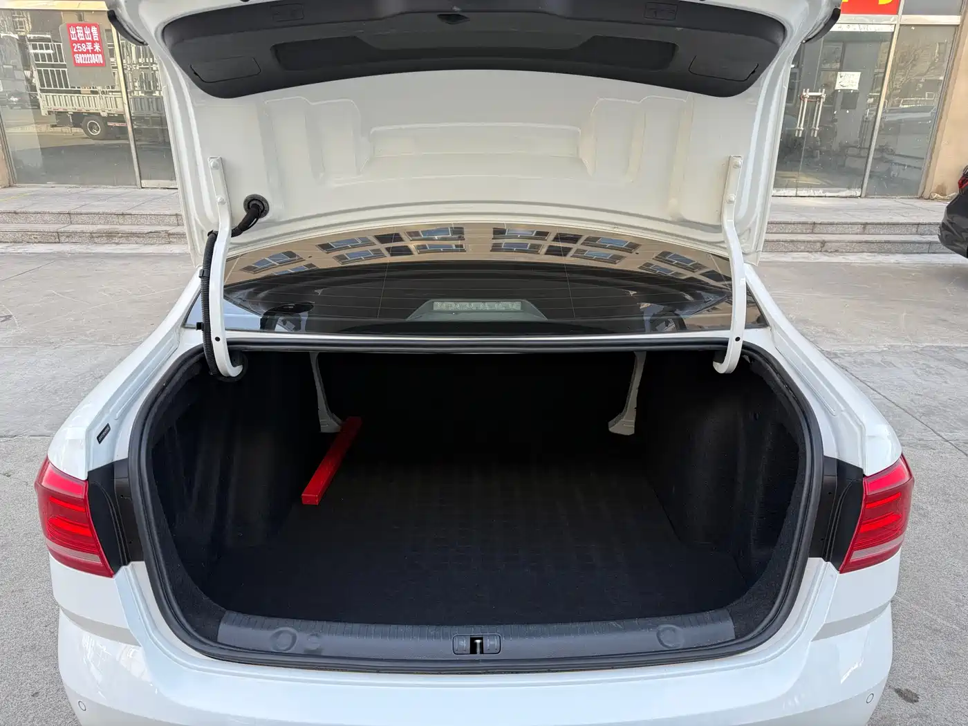 Volkswagen Lavida 2017 1.6L Manual Comfort Edition фото 16