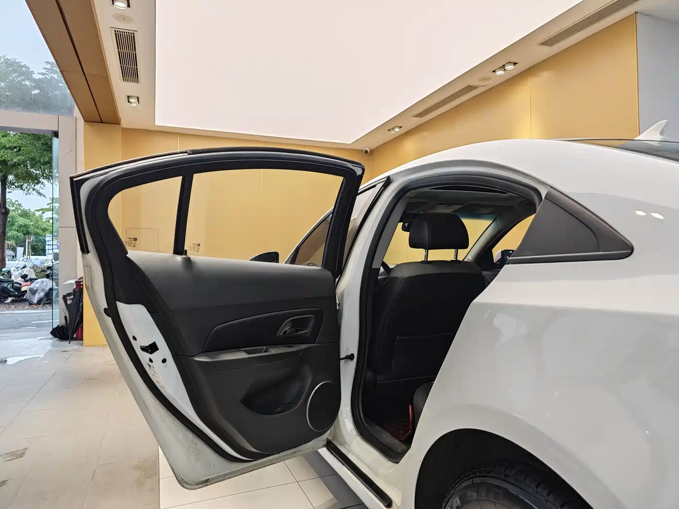 Chevrolet Cruze 2013 Model 1.8L SE AT фото 20