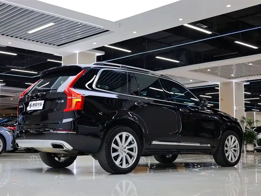 Фото 14 - Volvo XC90