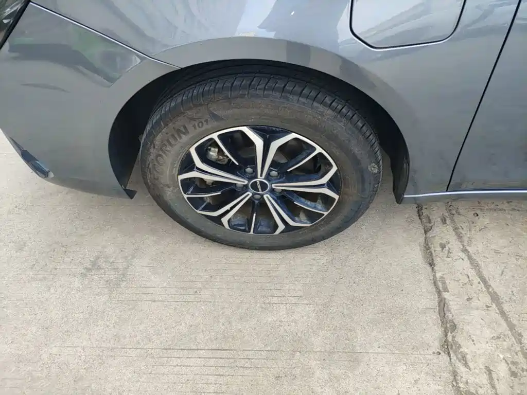 Фото 23 - Roewe i6 MAX EV