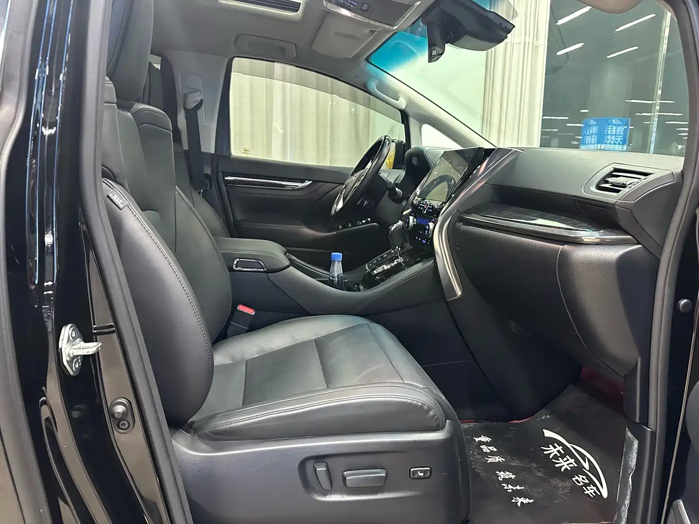 Toyota Vellfire 2021 Crown Hybrid 2.5L HV Luxury Edition фото 9