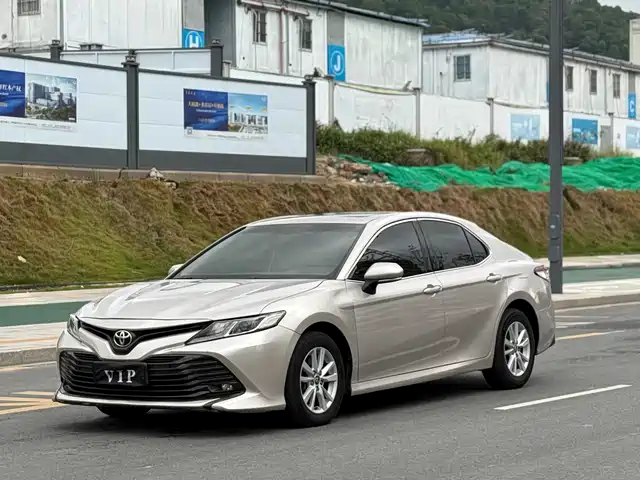 TOYOTA CAMRY