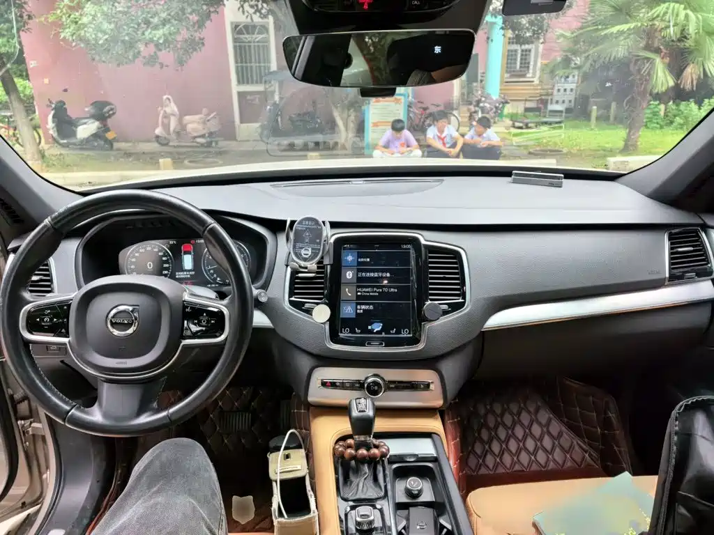 Фото 10 - Volvo XC90