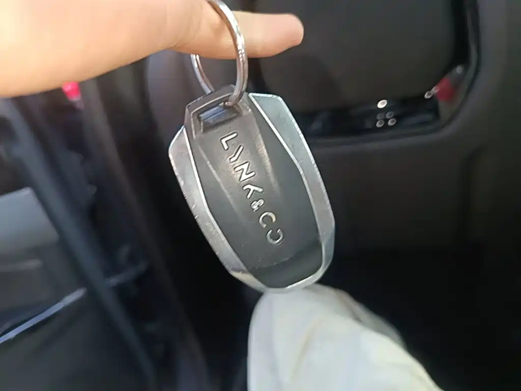 صورة 9 - Lynk & Co 02