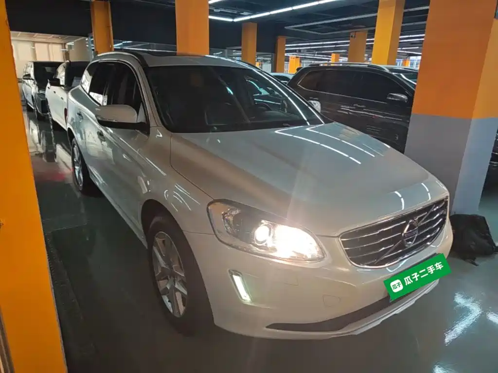 Фото 4 - Volvo XC60