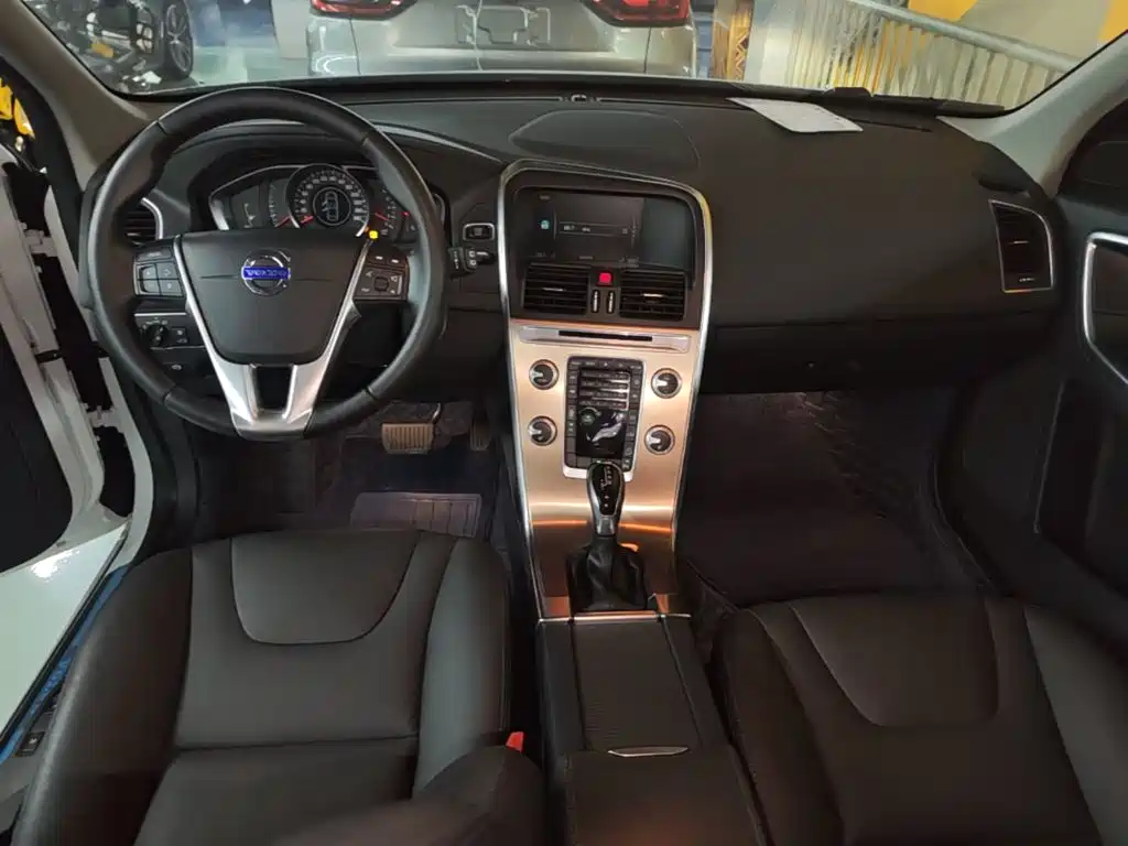 Фото 10 - Volvo XC60