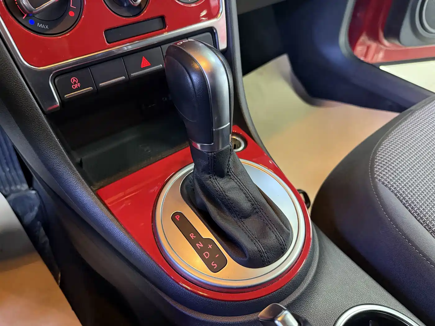 Volkswagen Beetle 2016 Model 180TSI Club Edition фото 19