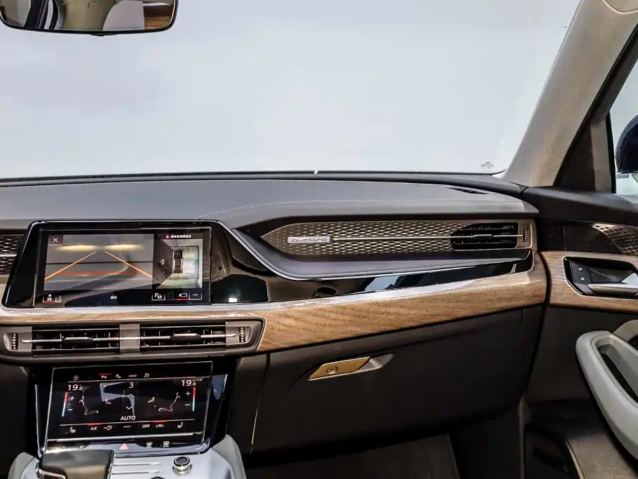 Photo 27 - Audi Q6