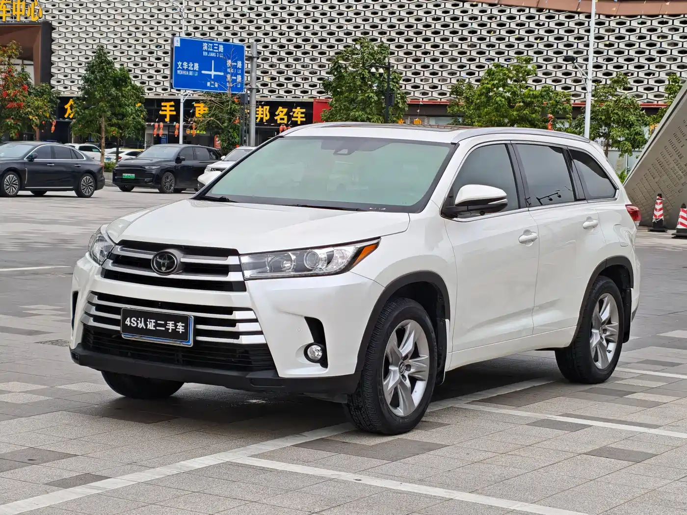 TOYOTA HIGHLANDER