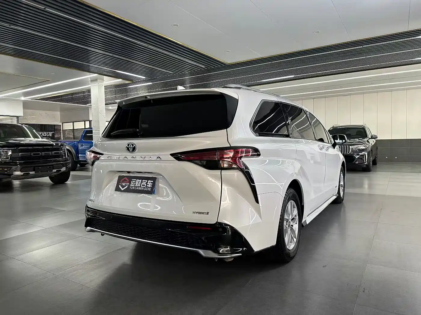 Toyota Granvia 2023 2.5L Hybrid Prestige PLUS Edition фото 9