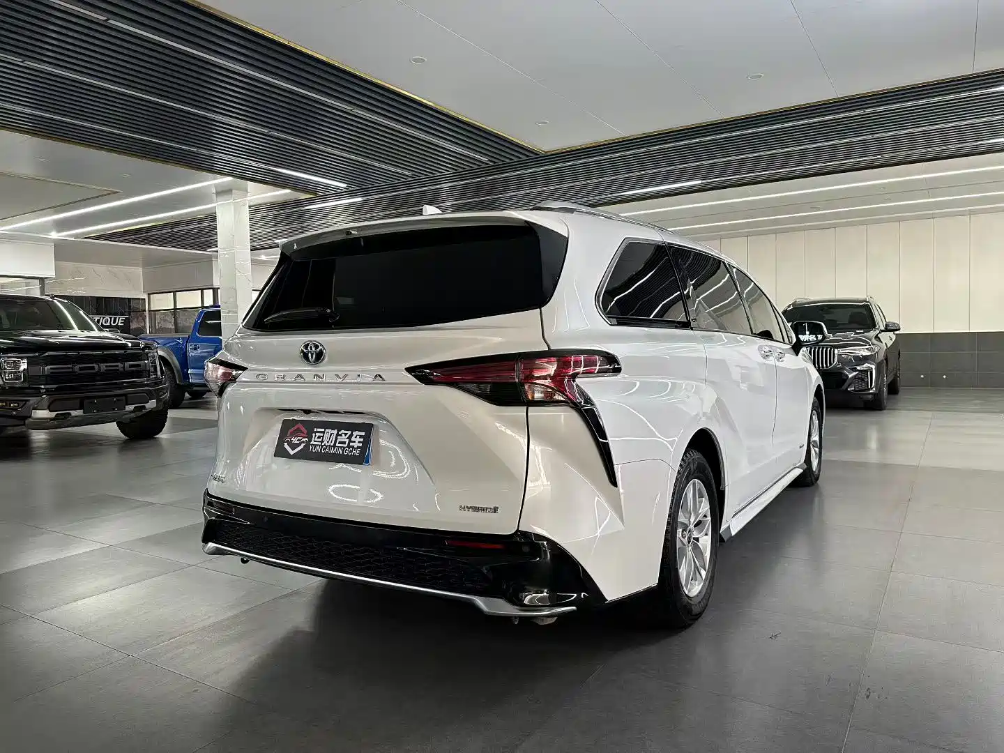 Фото 9 - Toyota Granvia