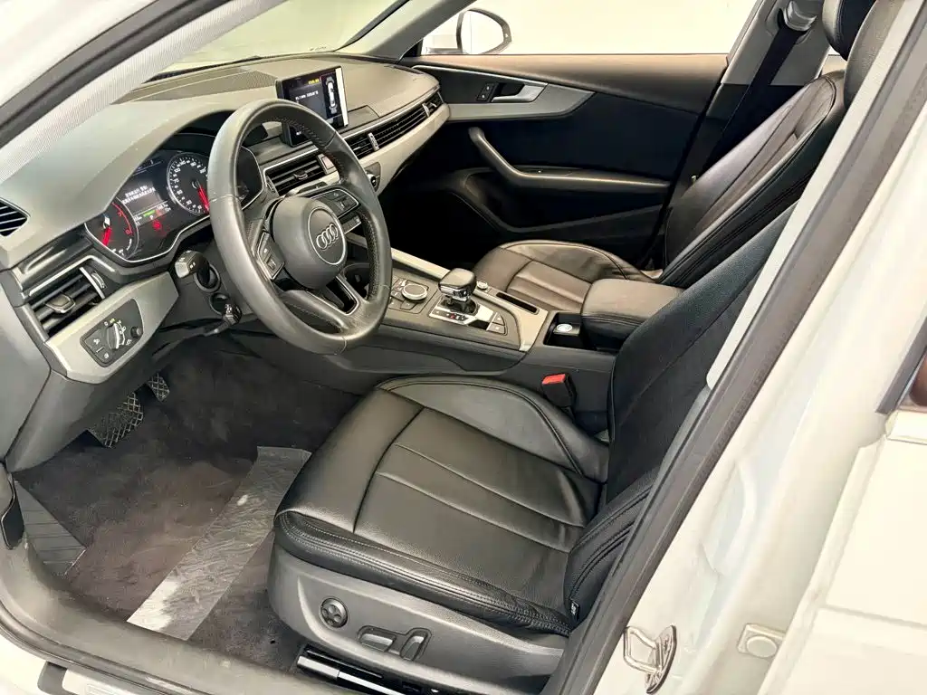 Photo 6 - Audi A4L