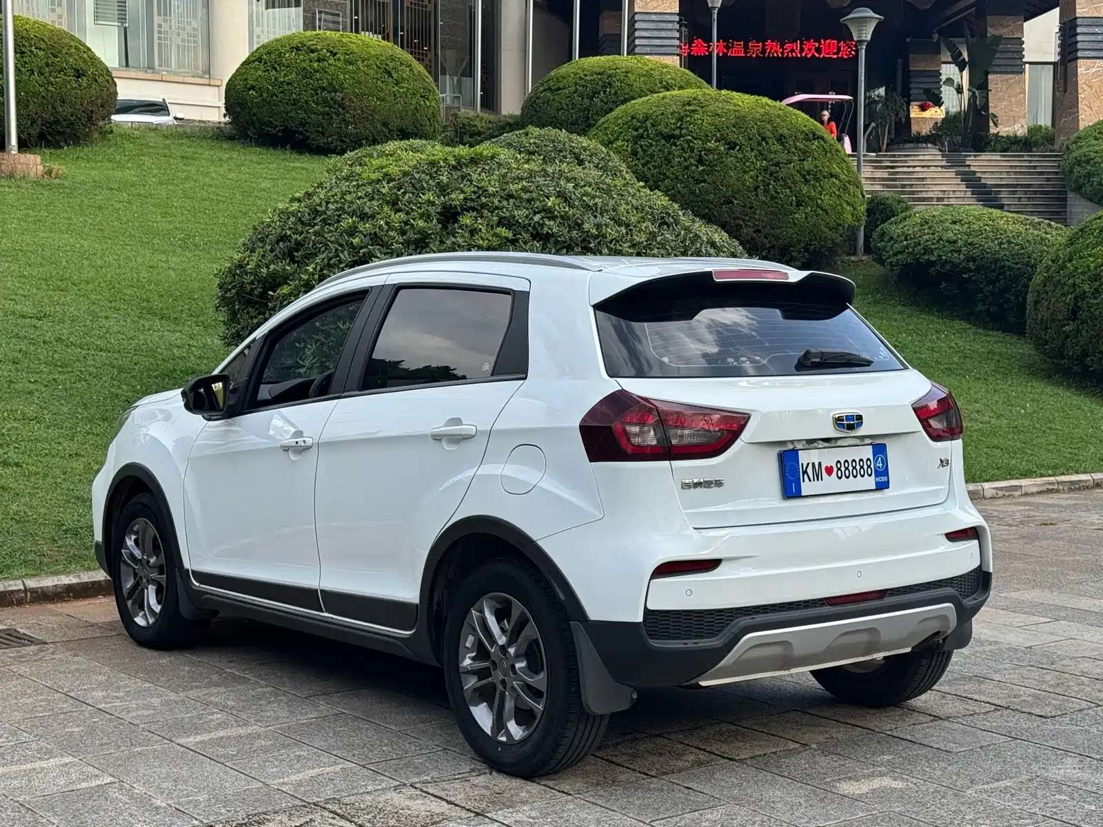 Фото 8 - Geely Vision X3