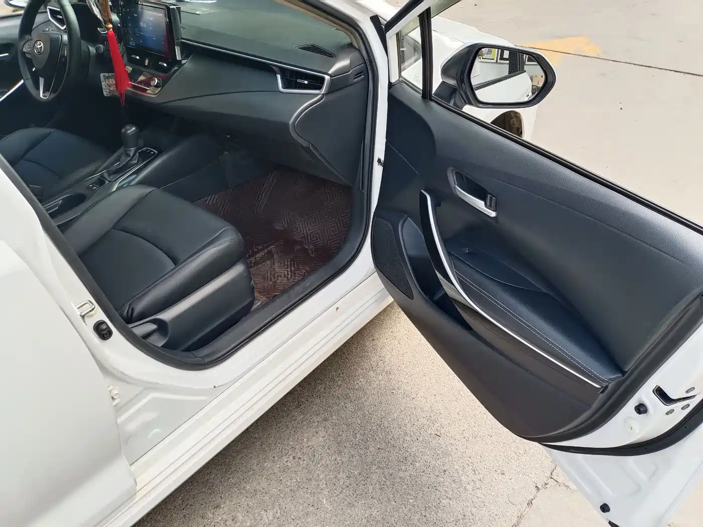 Toyota Corolla 2021 Hybrid 1.8L E-CVT Pioneer Edition фото 4