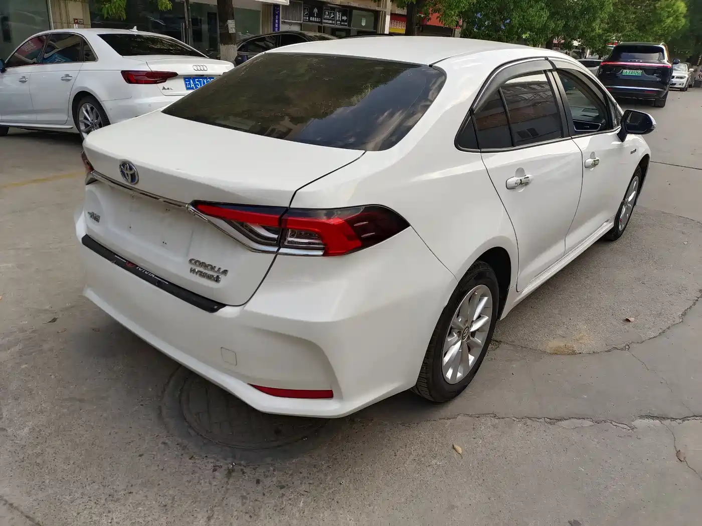 Toyota Corolla 2021 Hybrid 1.8L E-CVT Pioneer Edition фото 11