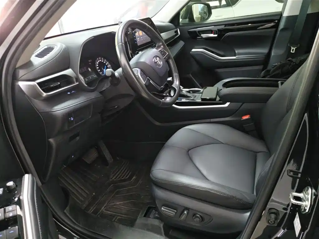 TOYOTA HIGHLANDER