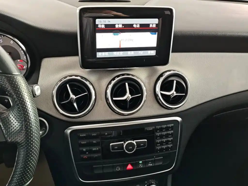 Mercedes-Benz GLA 2015 2015 GLA 200 Dynamic