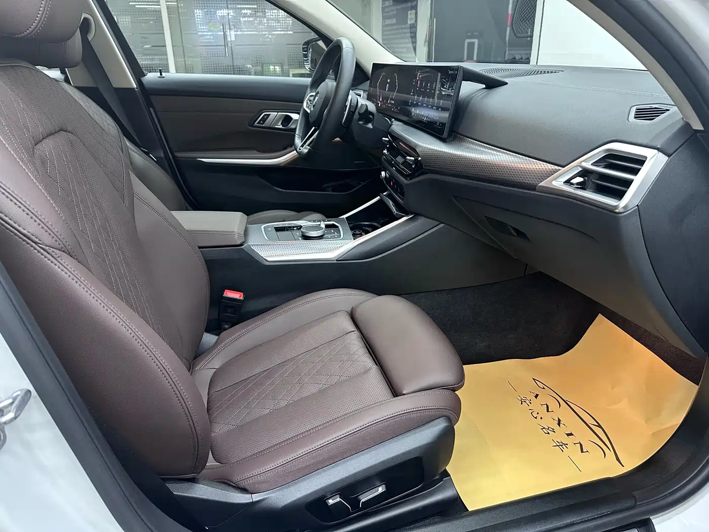 BMW 3 Series 2025 330Li M Sport Night Edition фото 16