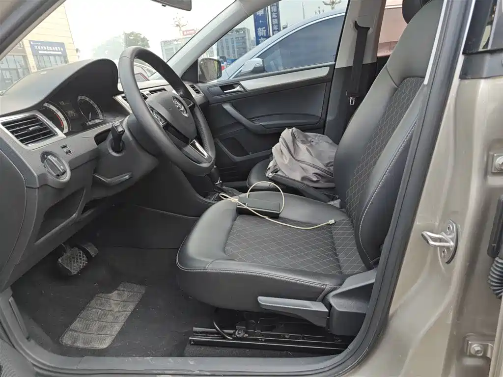 Škoda Rapid 2019 1.5L Automatic Comfort China V фото 15
