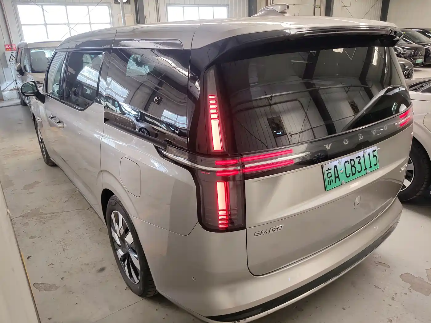 Volvo EM90 2024 2025 Ultra Six-Seater