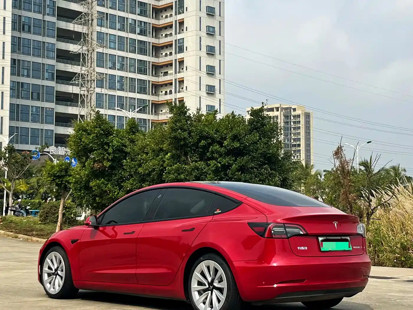 TESLA MODEL 3