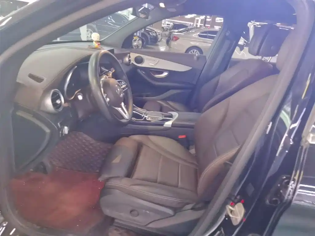 MERCEDES-BENZ GLC