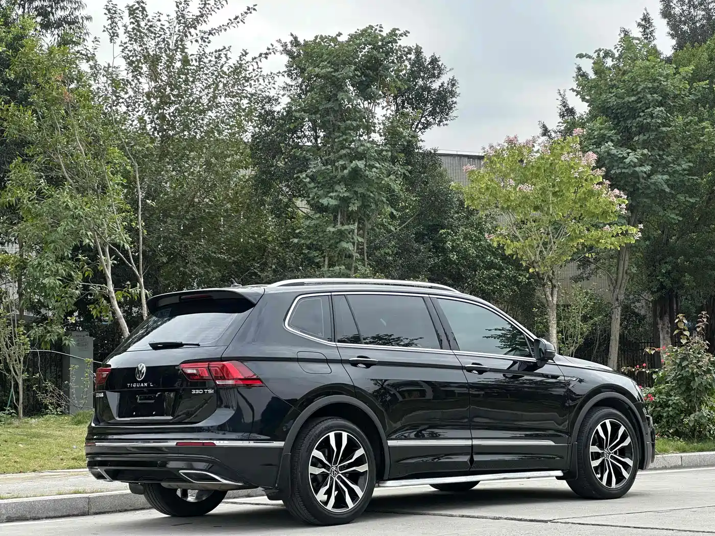 Volkswagen Tiguan L 2021 330TSI Automatic 2WD R-Line Premium фото 4