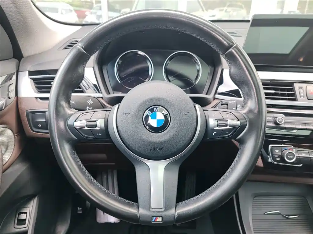 BMW X1 2022 sDrive25Li Leading фото 10