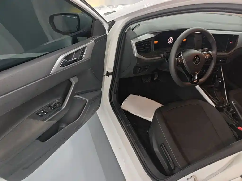 صورة 16 - Volkswagen Polo