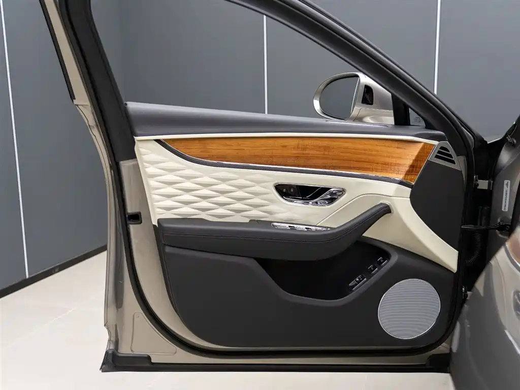 BENTLEY FLYING SPUR PLUG IN HYBRID