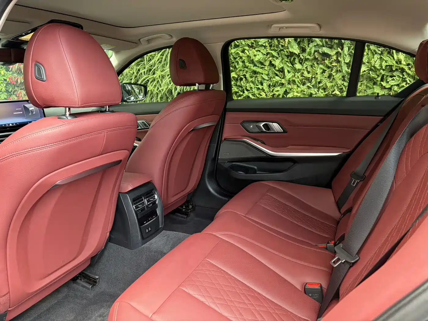 BMW 3 Series 2024 325Li M Sport Shadowline Package фото 10