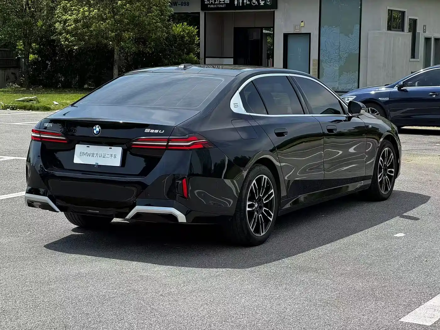 BMW 5 Series 2024 525Li M Sport Package фото 9