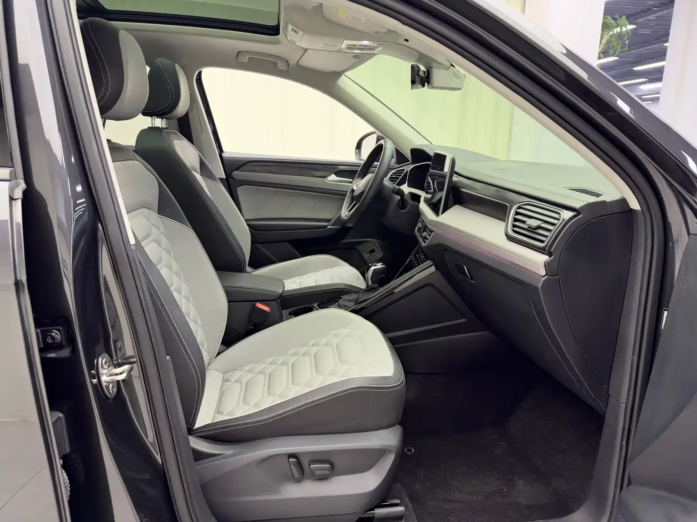 Volkswagen Tayron 2023 280TSI 2WD Luxury Plus Advanced Edition фото 14