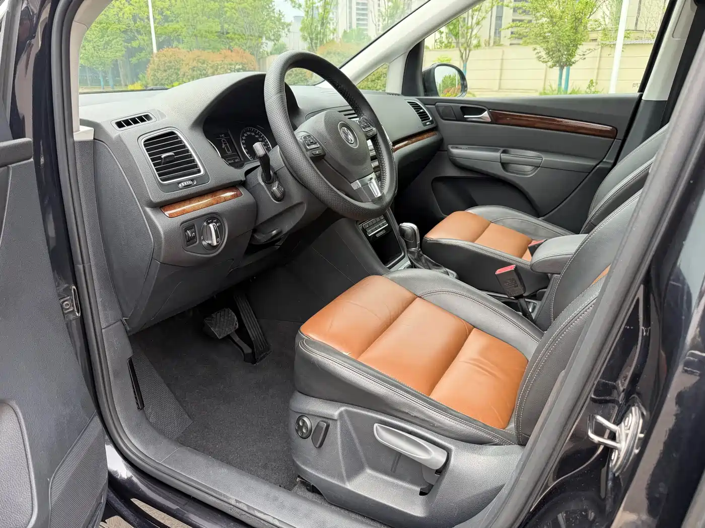 Volkswagen Sharan 2013 2.0TSI Comfort фото 9