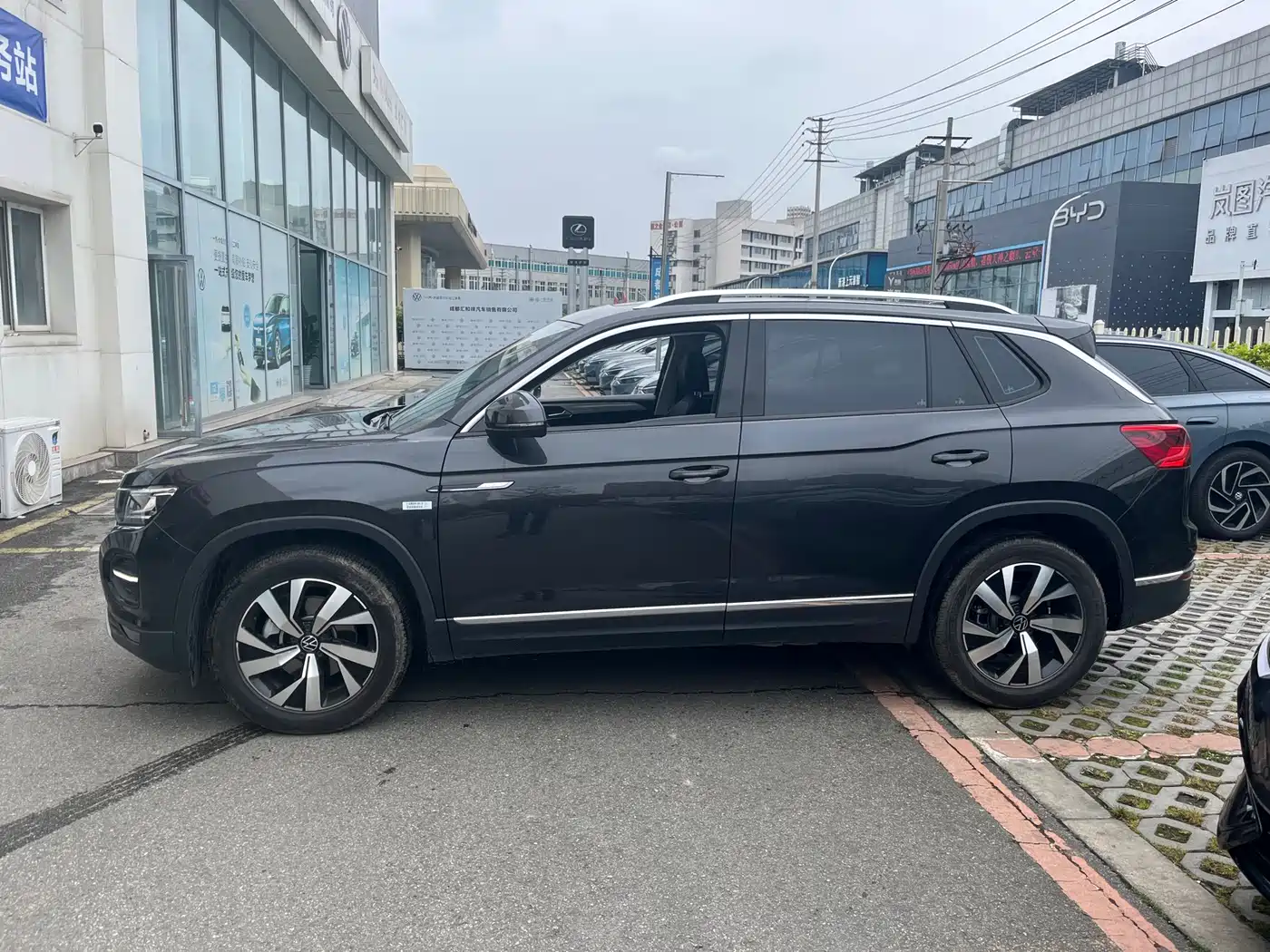 Volkswagen Tayron 2022 330TSI 2WD Luxury Smart Connect Edition фото 2