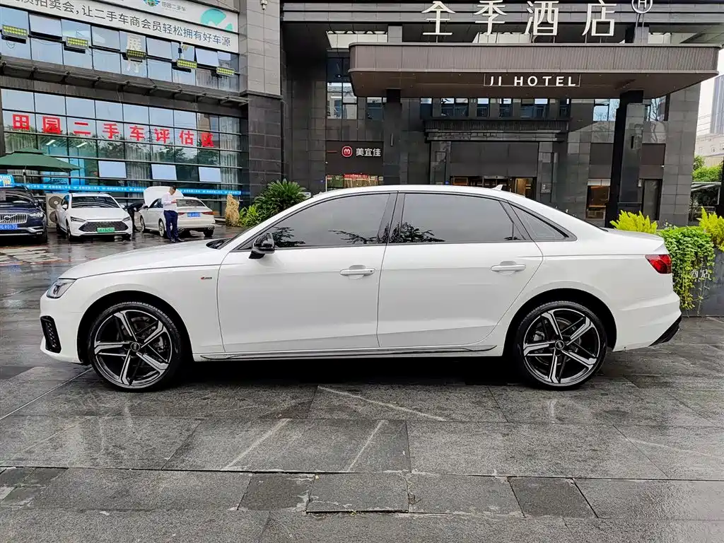 Audi A4L 2024 40 TFSI Luxury Dynamic фото 3