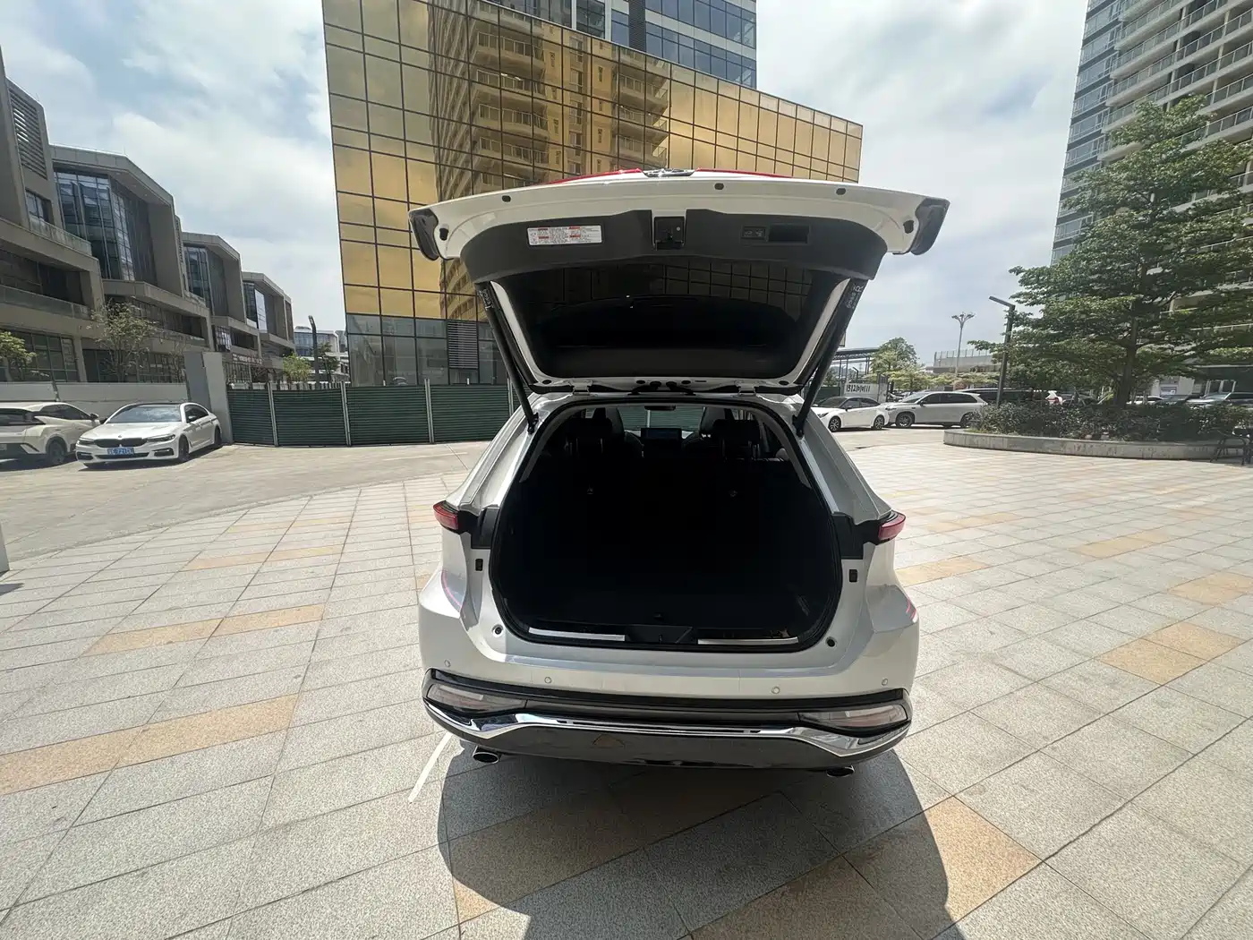 Toyota Venza 2022 2.0L CVT 2WD Premium фото 18