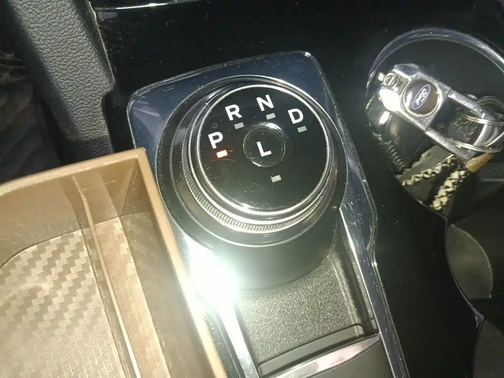 Photo 15 - Ford Escape